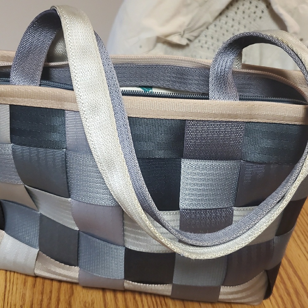 Harvey's Seatbelt Bag